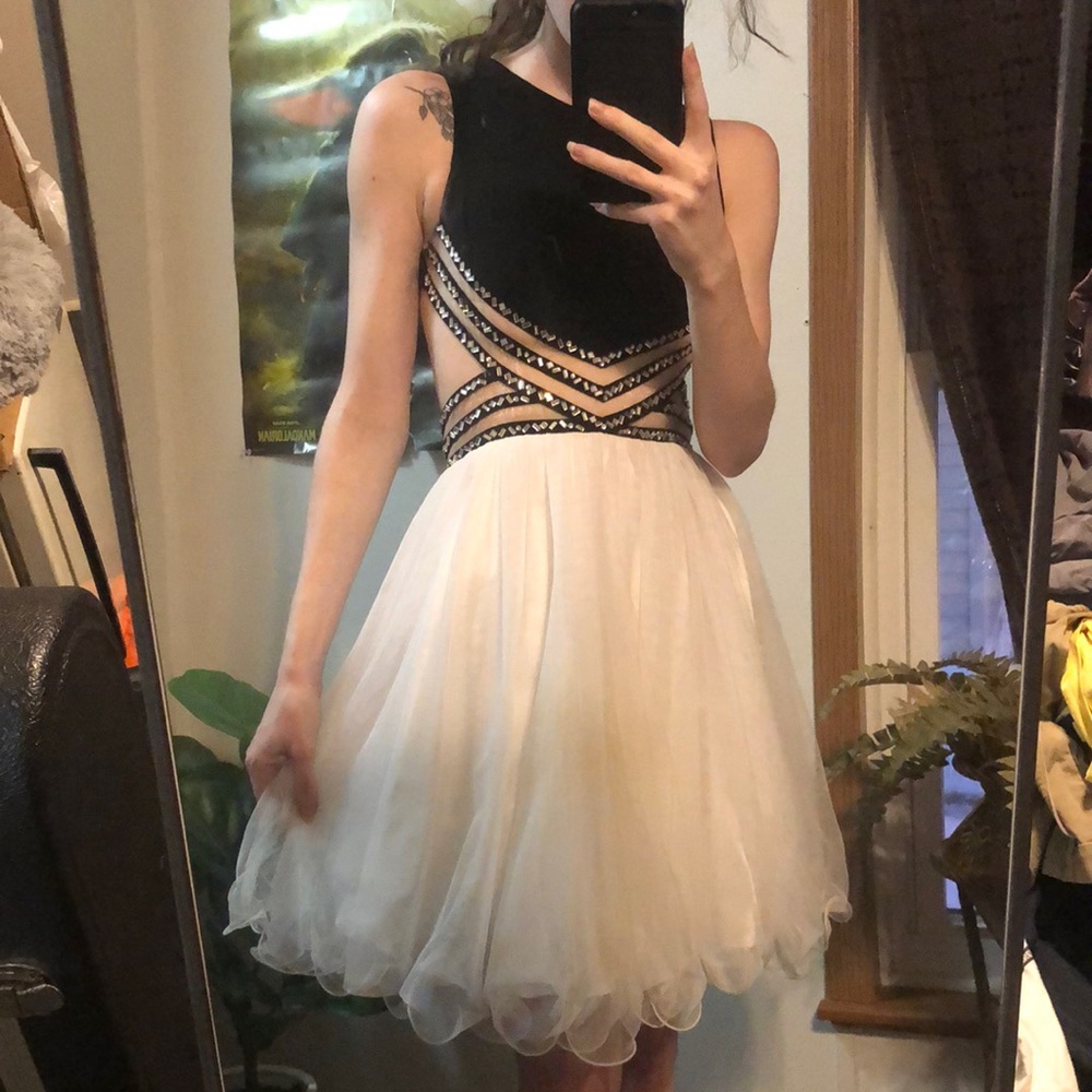 Blondie Nite’s Black and White Short Formal Dress, Size 3